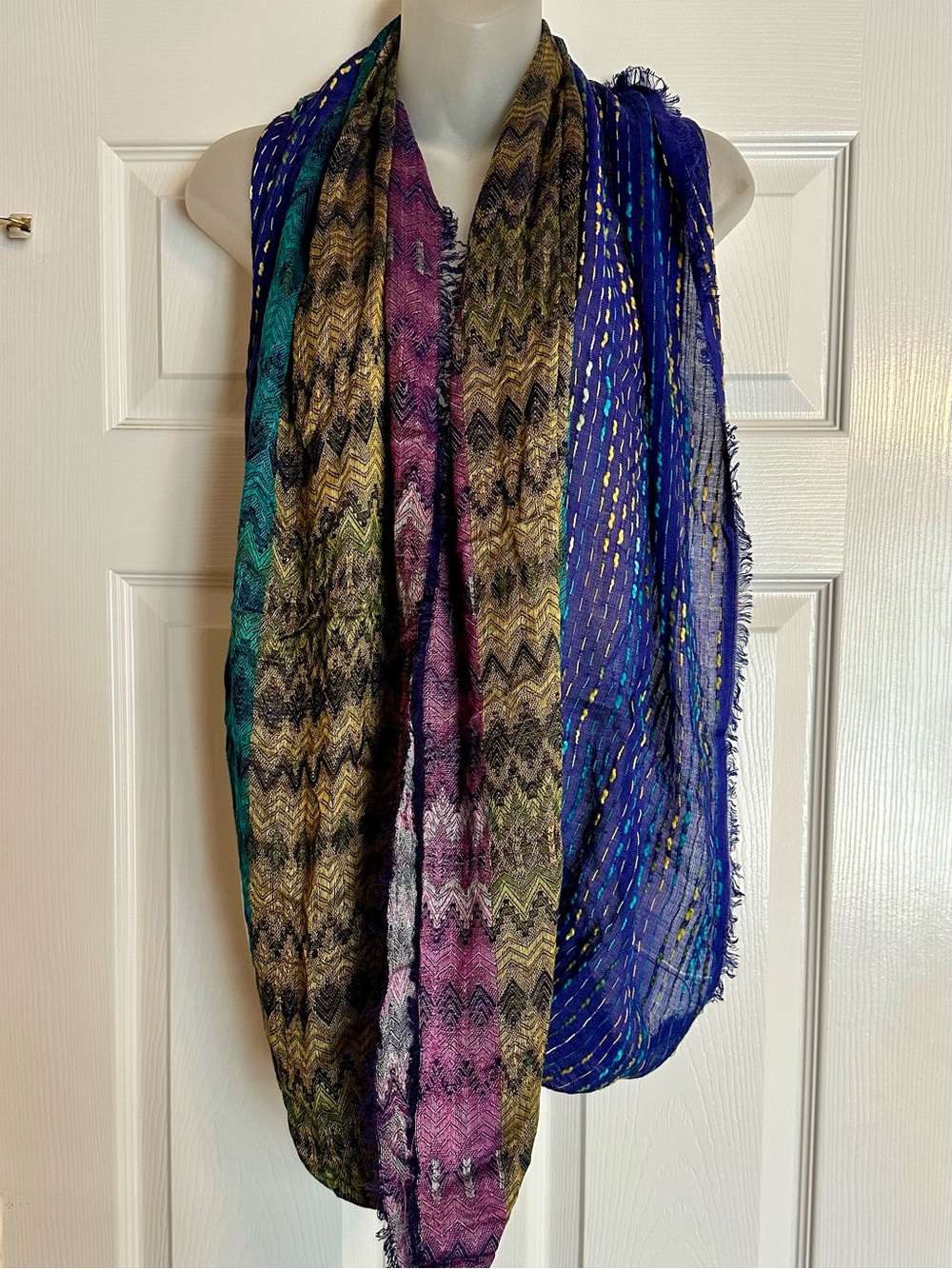 Multicolor Chevron & Dot Pattern Lightweight Women’s Infinity Scarf